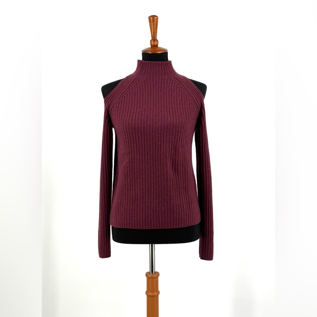 360 Cashmere Gianna Cold Shoulder Ribbed Cashmere Sweater In Syrah Size M